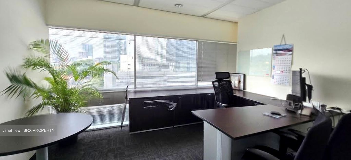 Gateway East (D7), Office #618725011